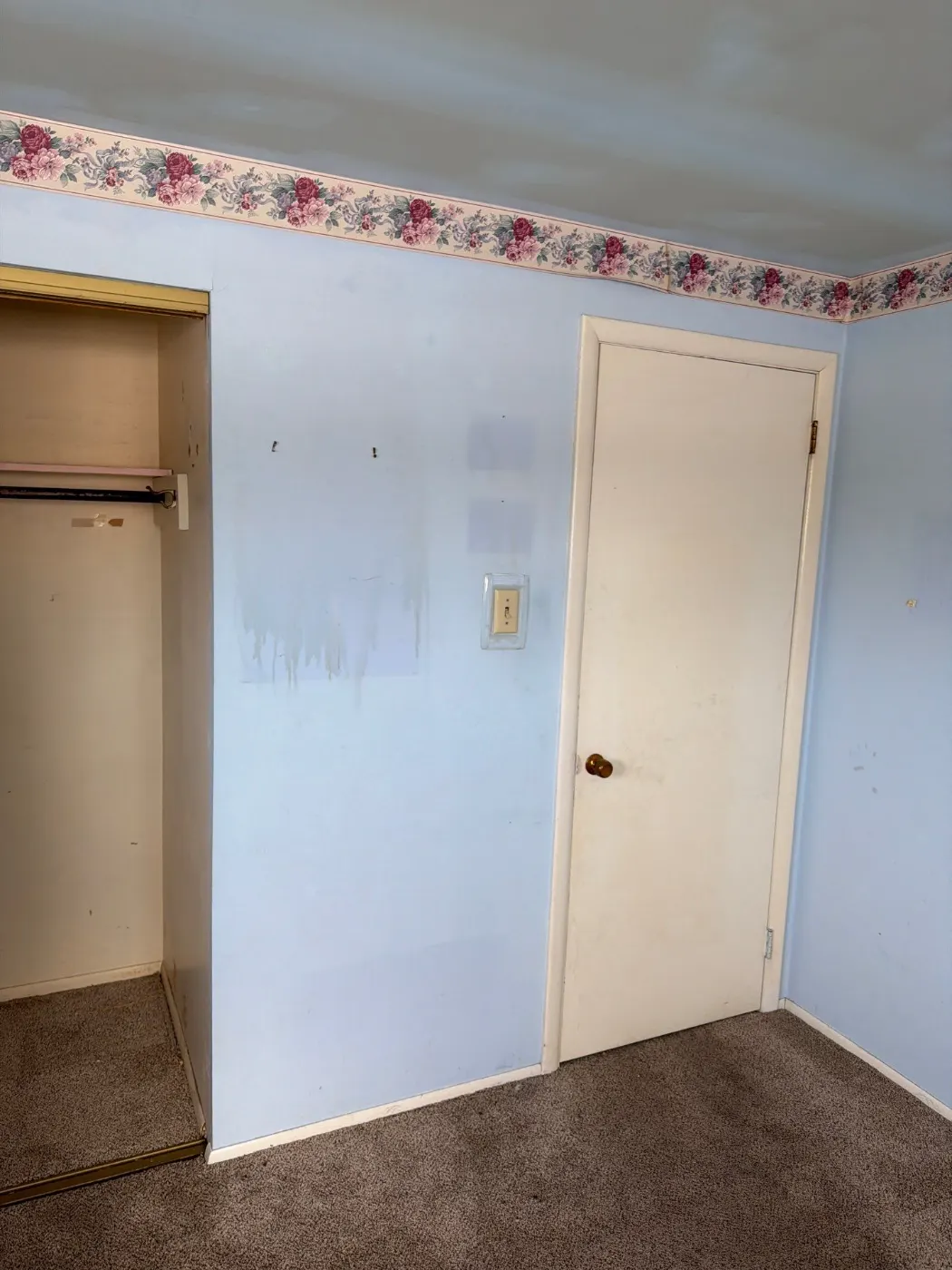 Moisture meter reading on drywall in Stonybrook water loss