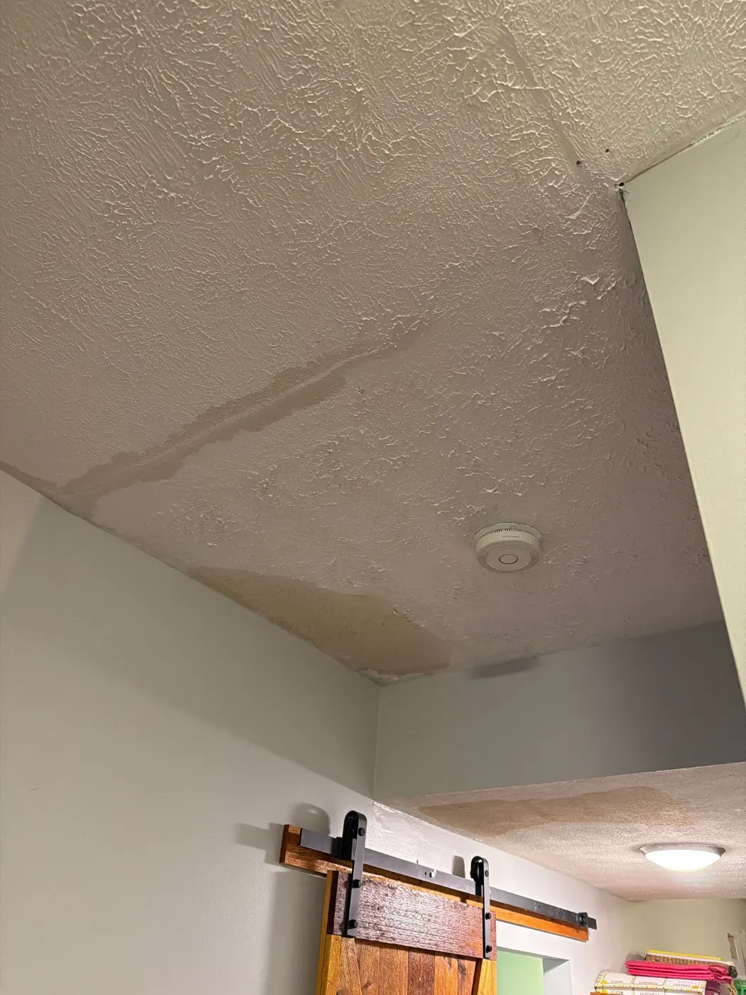 Air movers and dehumidifiers running in Stonybrook Indiana home dry-out